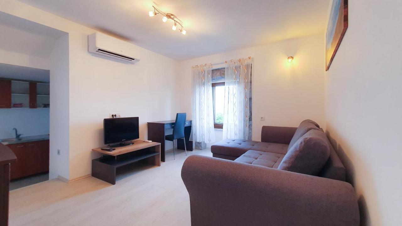 Apartment Bugenvilija Ловран Екстер'єр фото