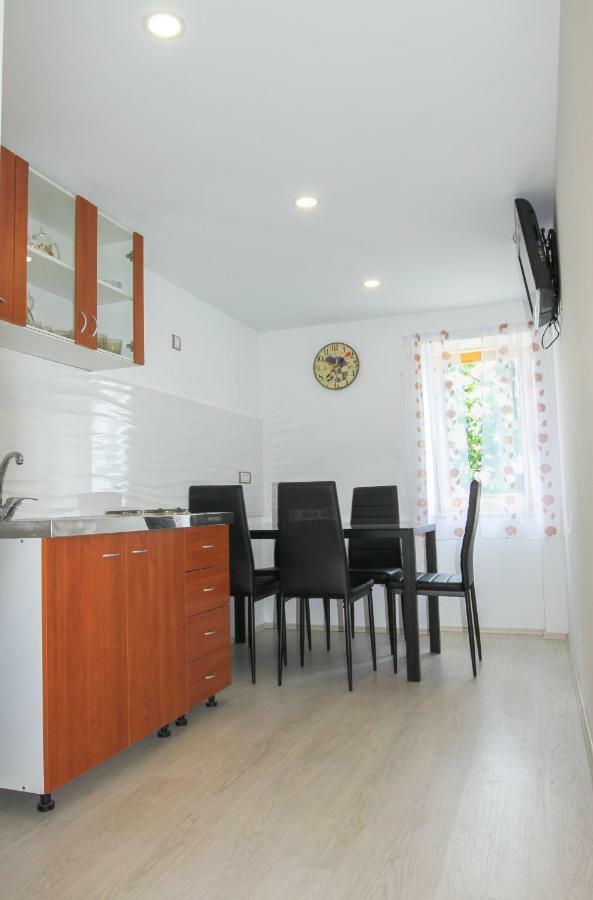 Apartment Bugenvilija Ловран Екстер'єр фото